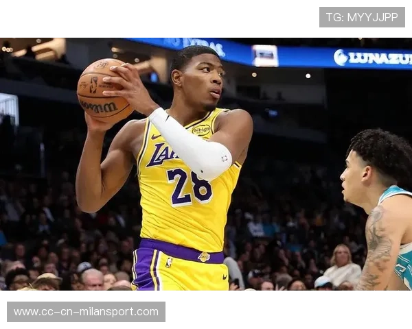 八村塁关键篮板，湖人内线稳固