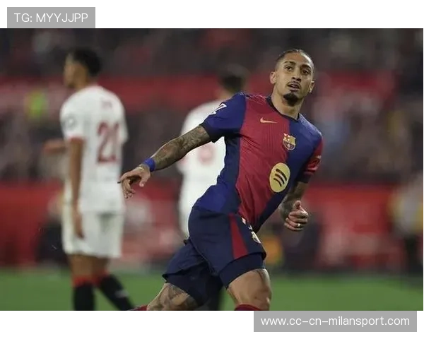 巴萨由佩德里送出穿透直塞，拉菲尼亚推射轻松得分