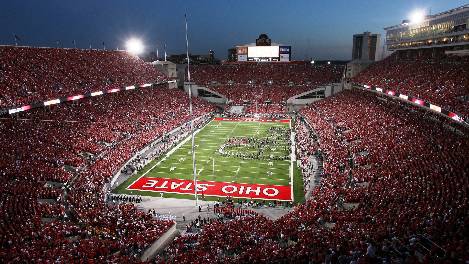 前场站位灵活打乱盯防节奏