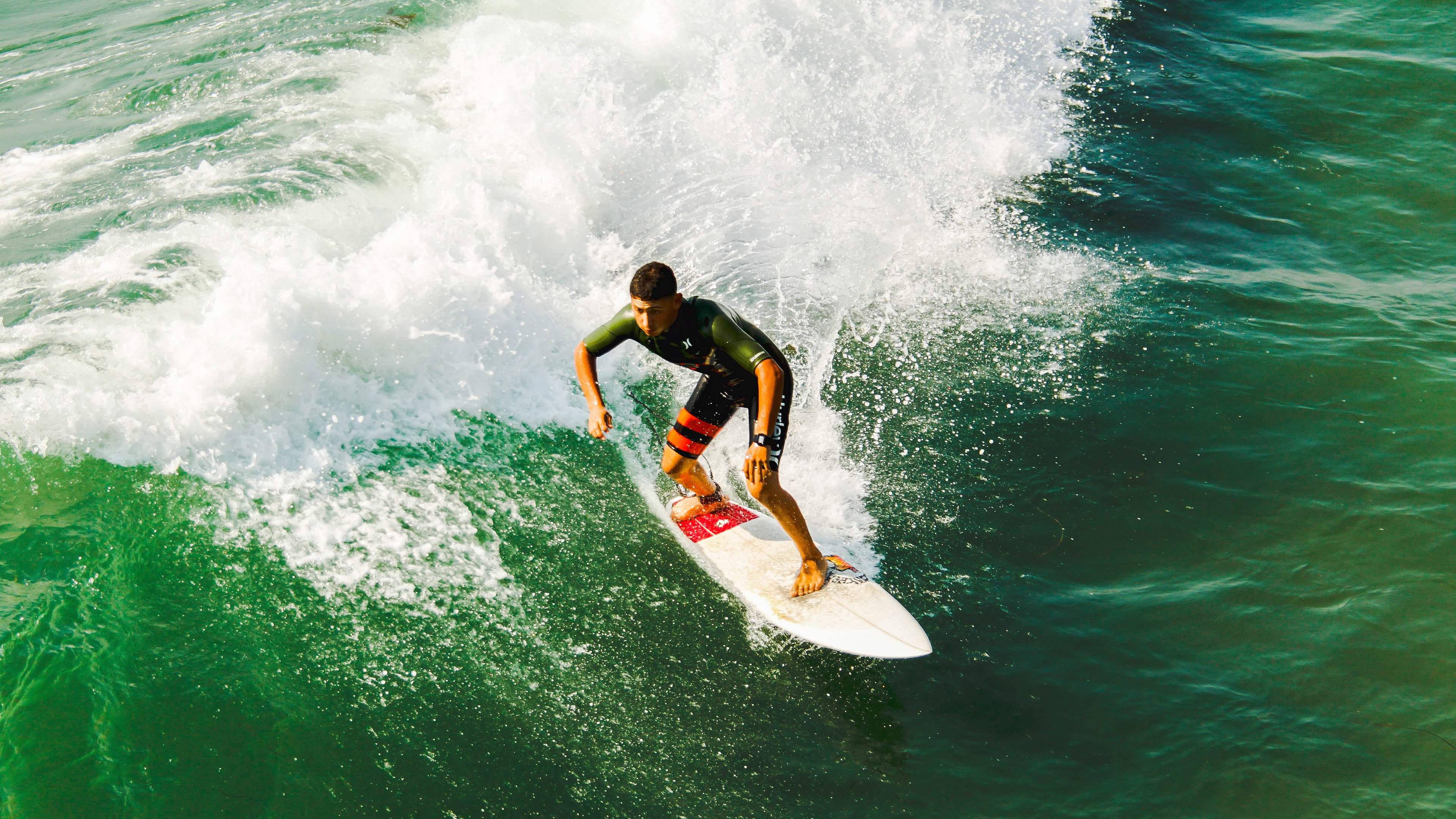 李恩：全黑队中场的主心骨，组织进攻如行云流水，李恩百科